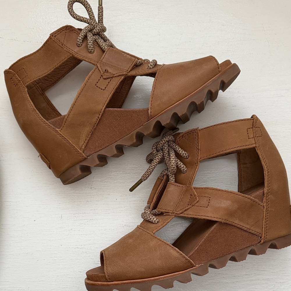 NWOT SOREL LACE-UP WEDGE SANDAL
